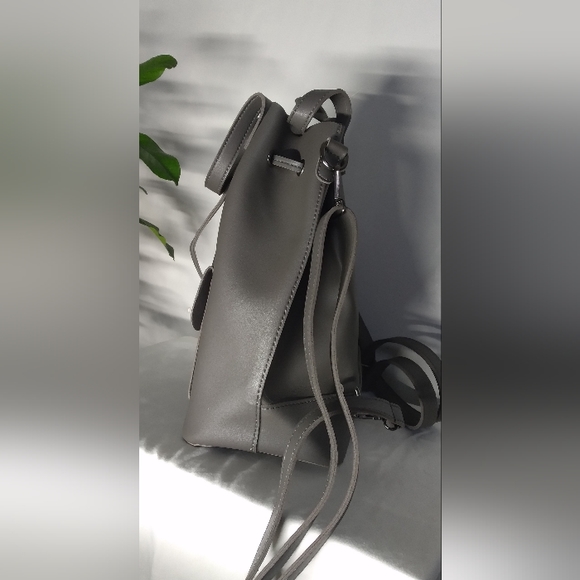 Backpack - Picture 4 of 8